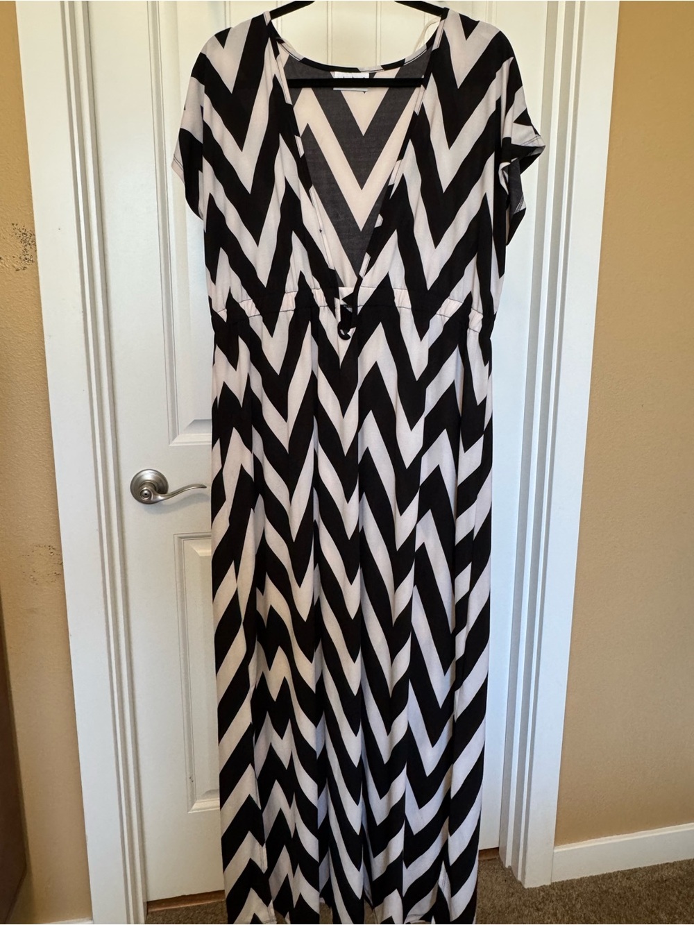 Swimsuits For All Black & White Chevron V-Neck Maxi Cover Up